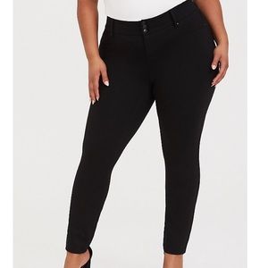 Torrid STUDIO PONTE STRETCH JEGGING BLACK Size 22S